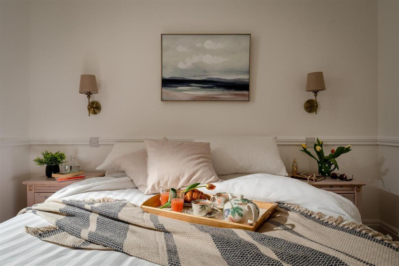 Uphigh - Elevated Family Home With Stunning River Views ดาร์ตมัธ ภายนอก รูปภาพ